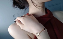 女人自熨过程的图片